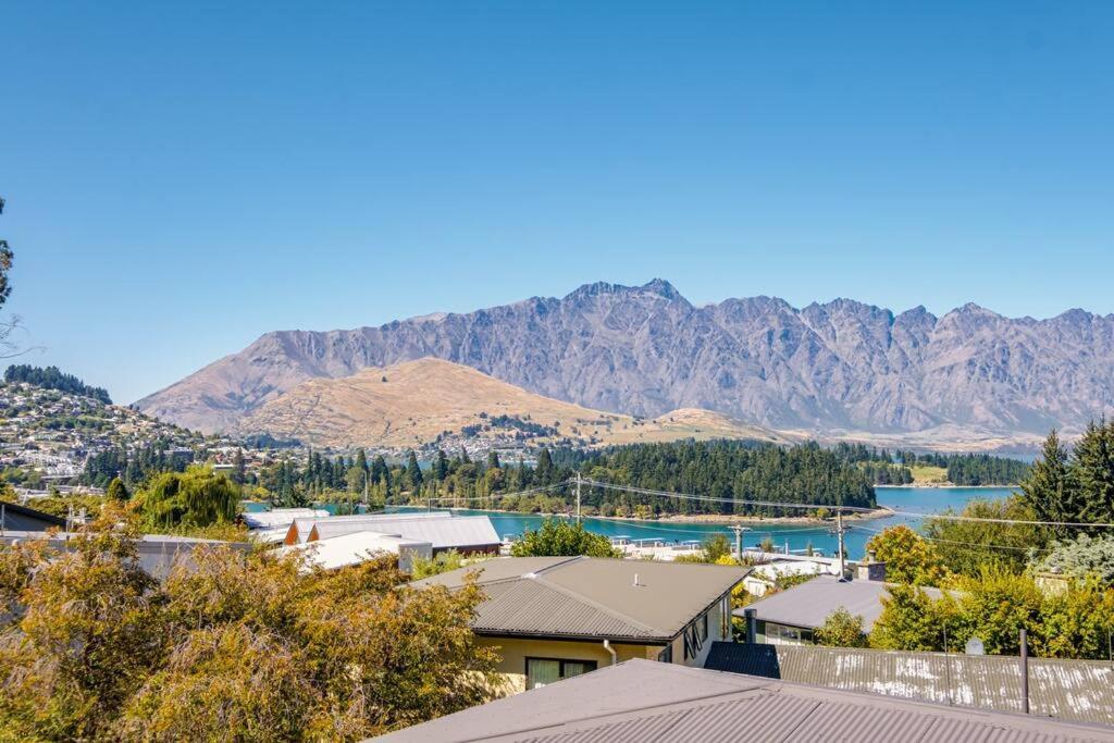 Toru - Eclectic Apartment With Delightful Lake Views Квинстаун Экстерьер фото